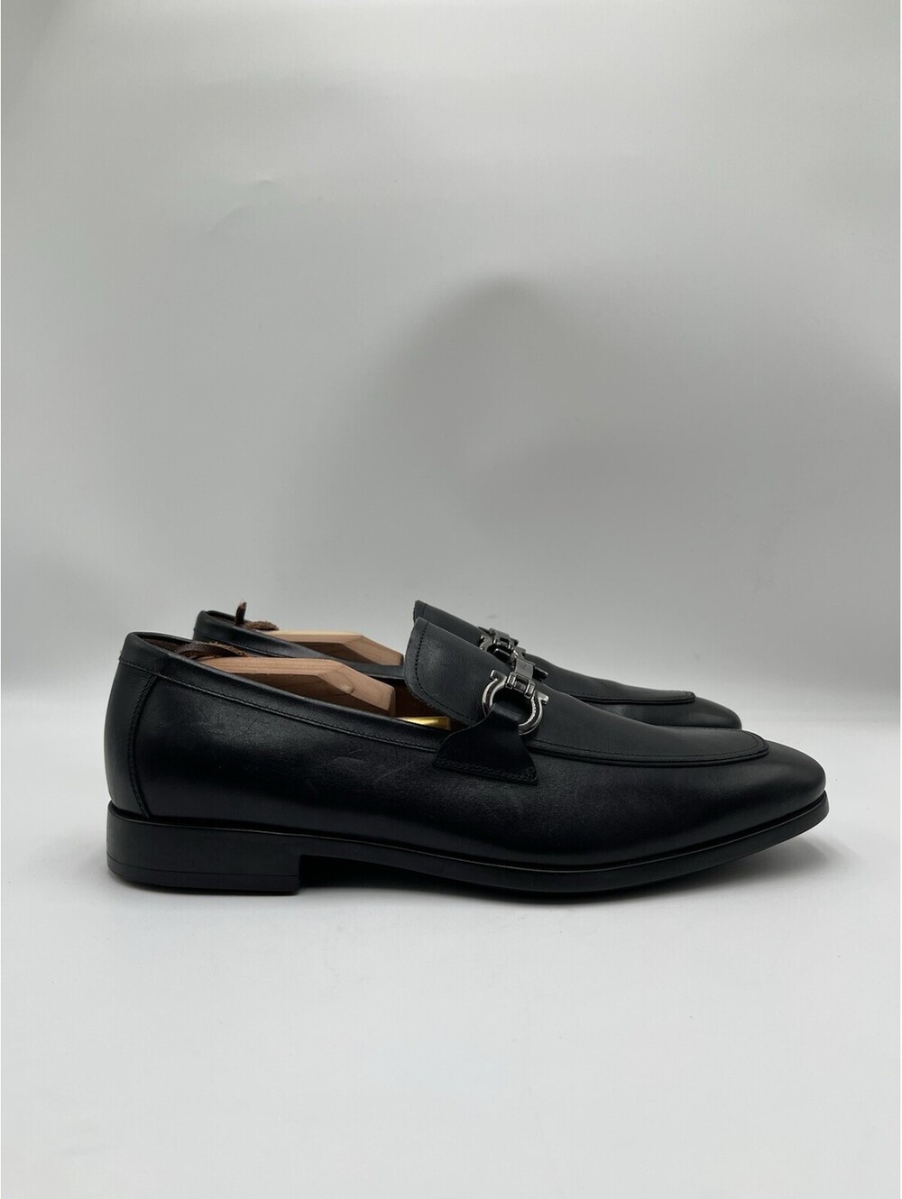 Salvatore Ferragamo Foster loafers in black leather Gancini ornament Size 8.5E